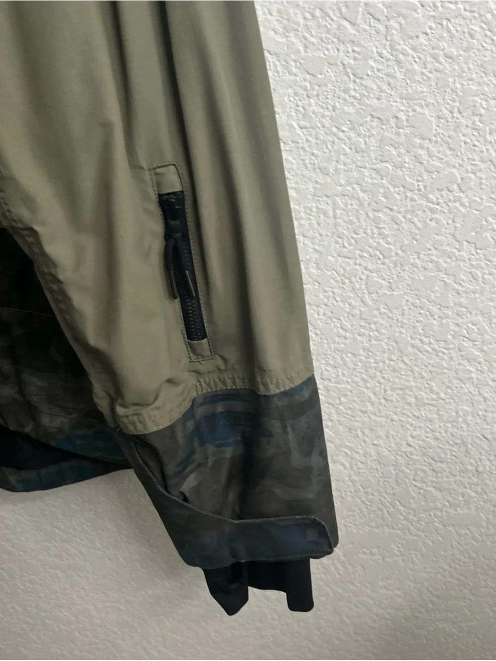 Quiksilver Olive Green Hooded Ski Jacket with Camo Hem